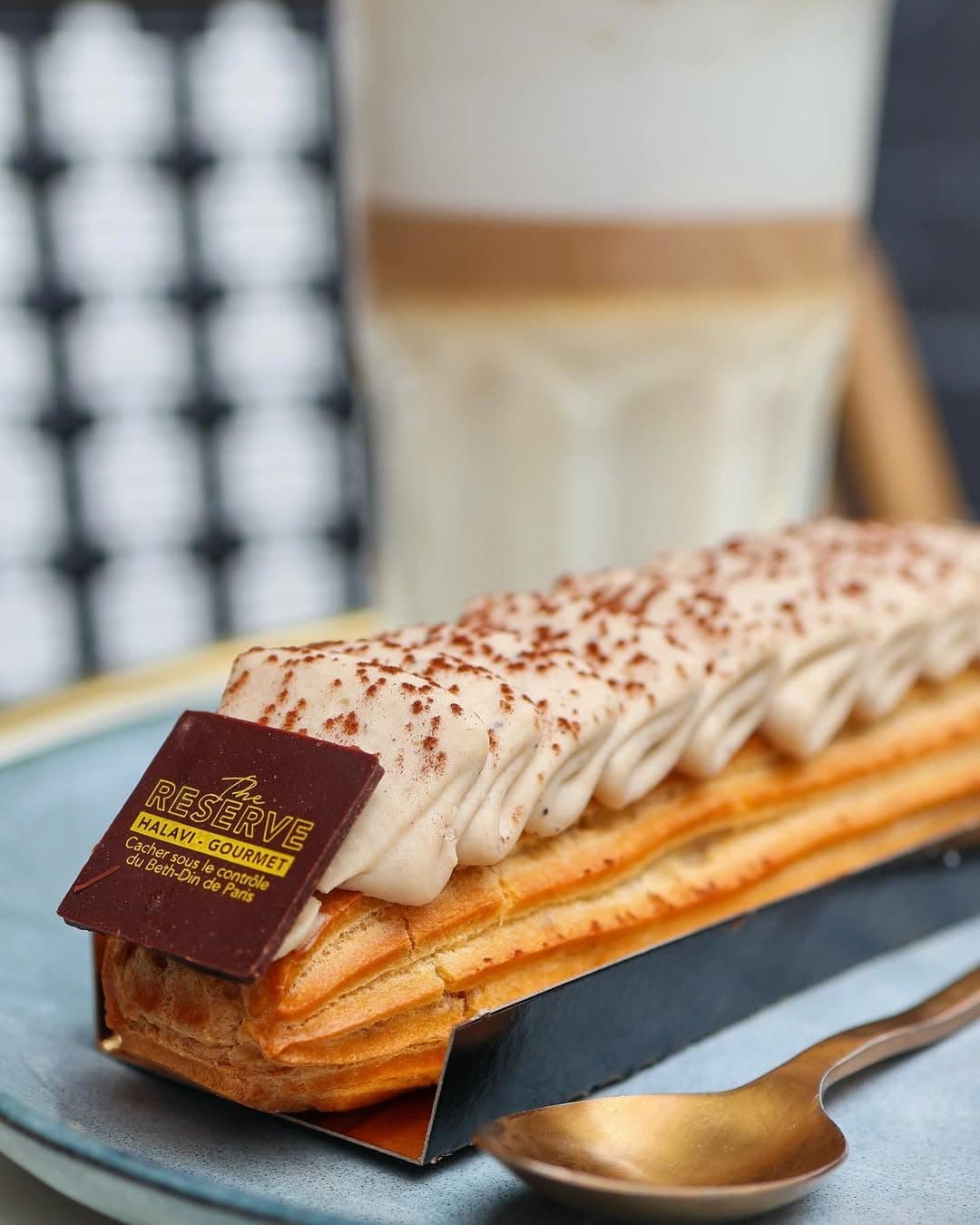 Éclair Praliné